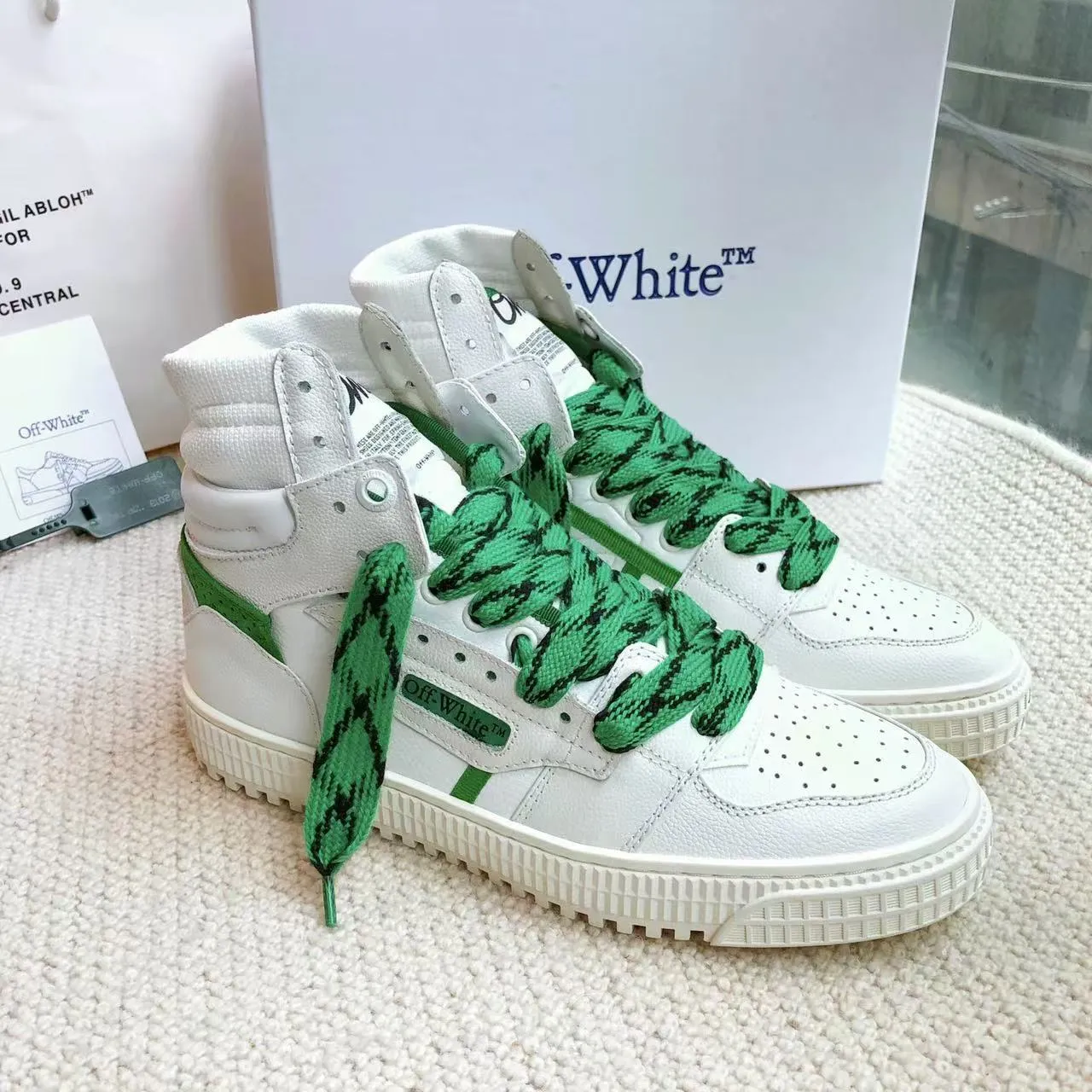 Men's men's shoes P660! 🌈🌈OFF WHITE🌈🌈 ⚡️Couple model⚡️🍓New color🍓 👉Ex-factory price: 130-45 The latest spring model of Gaobang street casual Martin style masterpiece, released the highest quality version on the market 👊 Series original mold opening, original lasting, production technology 1:1 original ➰🔜The best choice for more and more celebrities and Internet celebrities🔸In the classics Changes in the code🔸Innovate in the trend🔸Strive to break away from the shackles of bad street design🔝Although he is not the originator of fashion design, he is definitely a shining dark horse in avant-garde design🐴🆙Do not follow the trend🔅Not universal beauty🔅 Fabric💯First-layer cowhide Lining💯Imported skin-friendly and environmentally friendly polyester mesh Foot pads💯Original molded high-elastic environmentally friendly molding pads Midsole💯Original lasting process Outsole💯Rubber outsole Packaging💯Official website synchronized full set of packaging (brand wrapping paper, brand certificate, brand cloth bag)